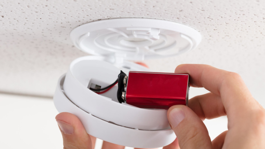 Smoke Detectors Save Lives: We Review 6 of the Best